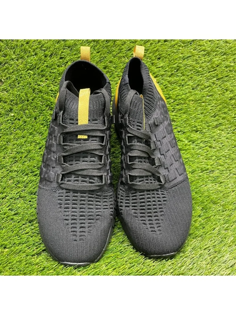 Under Armour HOVR Phantom 1 Mens Size 10 Black Gold Running Shoes Sneakers